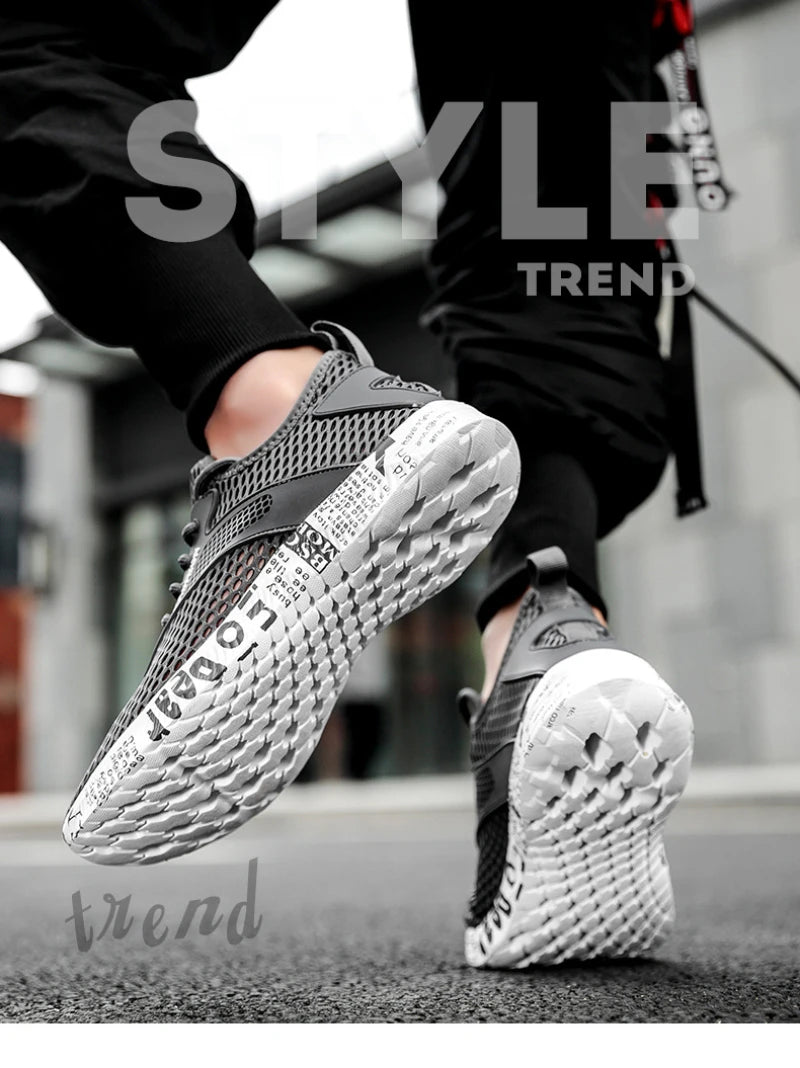 Sommer Herren Schwarze Hohl-Mesh-Sneaker Mode Atmungsaktive Leichte Freizeit-Gehschuhe Bedruckte Sohle Outdoor-Sport-Schuhe