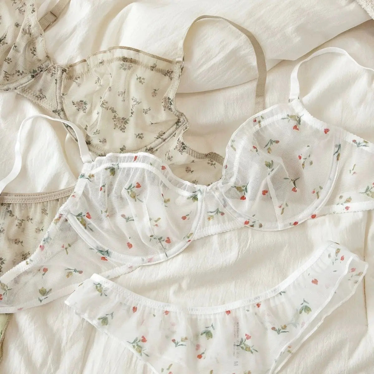 Französisches ultradünnes Dessous-Set, sexy Spitze mit Blumenmuster, BH, modische Damenunterwäsche, atmungsaktive Intim-BHs und Tanga-Sets
