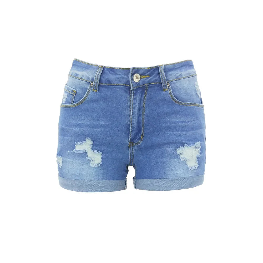 Kurze Jeansshorts mit mittlerer Taille und Rissen. Bequeme kurze Jeans im neuen Stil personalisierter Streetfashion für Damen im Sommer