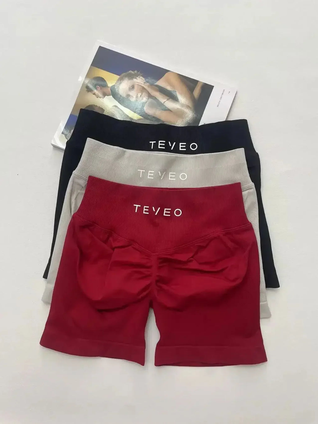 TEVEO Damen Yoga Shorts Dehnbar Atmungsaktiv Peach Butt Lift Fitness Laufshorts High Waist Stretch Schweißableitend