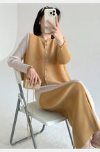 Khaki Beige Plissierte Rundhals-Knopfweste & Plissierter Color-Block-Rock Zweiteiler Fließendes Co-ord Set Minimalistisch Chic Trendy Täglich 2026