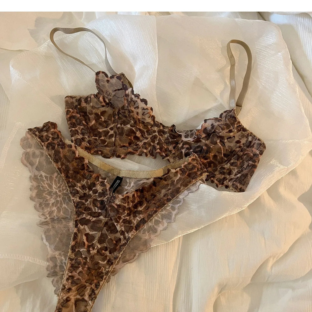 Französische sexy Unterwäsche, dünner Leopardendruck, transparente Dessous, bequeme, geraffte Bügel-BH-Set für Damen, String