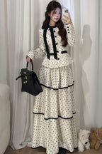 Koreanische Mode Elegantes beiges Polka-Dot-Damen-Set Langarm-Ein-Knopf-Oberteil Hohe Taille A-Linie Rüschen-Stufenrock 2-teilig