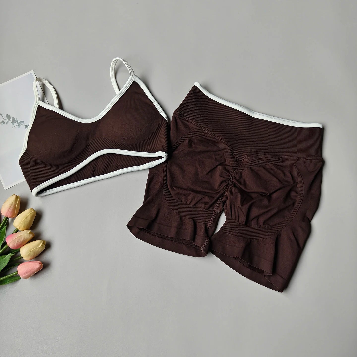 Pfirsich-Po-Yoga-Anzug Damen Gym Nahtloser Träger-BH mit Raffung Hoher Bund Po-Lifting Bauchstraffende Shorts Fitness-Set