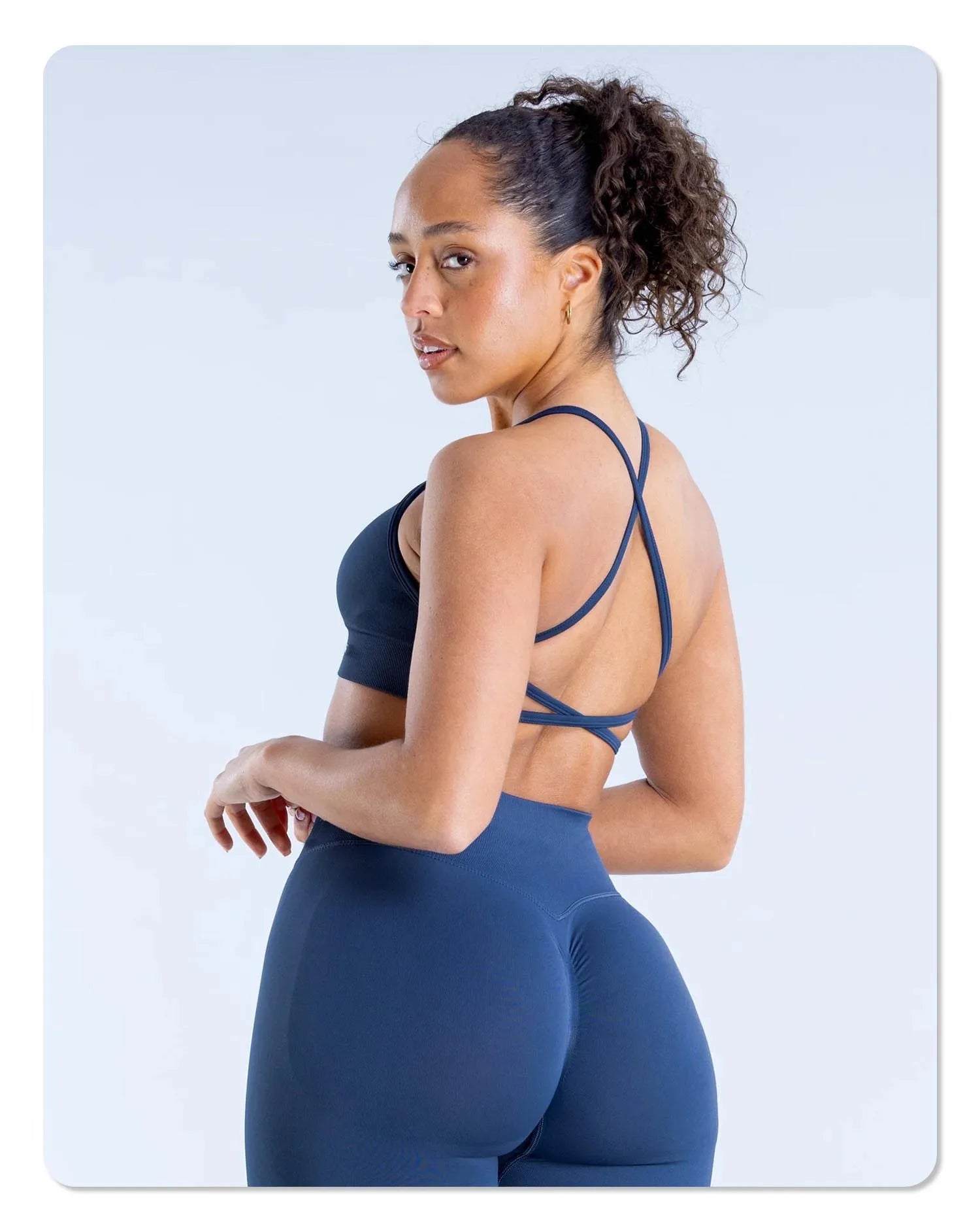 AYBL Yoga Set Nahtloses Yoga-Set 2-teilig Damen Workout Set Scrunch Leggings Rückenfreier Sport-BH Fitness-Top Gym-Hose Kleidung