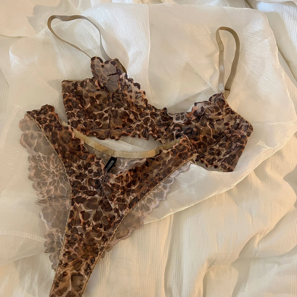 Französische sexy Unterwäsche, dünner Leopardendruck, transparente Dessous, bequeme, geraffte Bügel-BH-Set für Damen, String