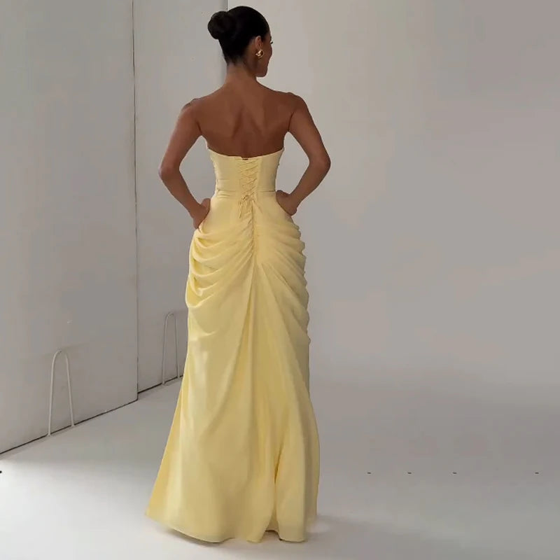Damen einfarbiges plissiertes, sexy trägerloses Kleid, elegantes schulterfreies, rückenfreies Kleid mit hoher Taille und Schlitz 2026, neues Abendparty-Kleid