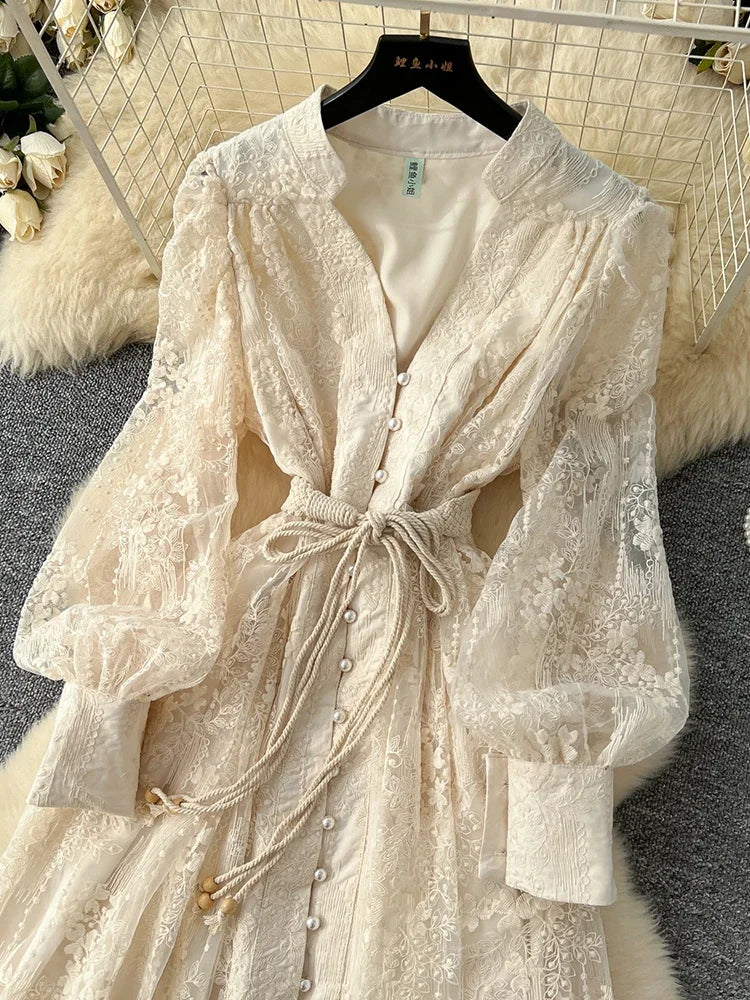 Frühlings-Herbst Französisches High-End Damenkleid Neue Spitze Stickerei V-Ausschnitt Laternenärmel Einreiher Party Geburtstagskleid C192