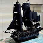 2025 NEU Fluch der Karibik Schiff Rache Kriegsschiff Black Pearl Segelboot Bausteine ​​Montage Spielzeug Kindergeschenk