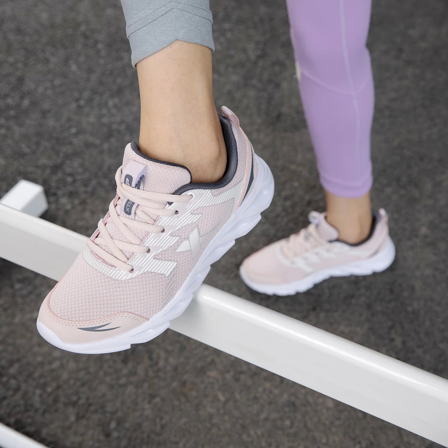 Xtep Damen Laufschuhe Verschleißfeste Freizeit-Sportschuhe Für Damen Winter Tennis Sneaker Damen Weiß 879318110073