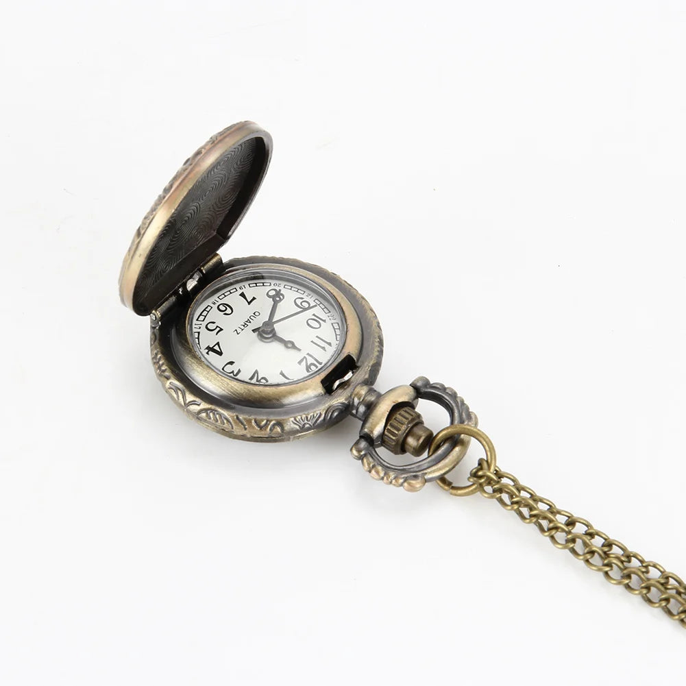 Fashion Vintage Relief Horse Pocket Watch On Chain Vintage watches Quartz Alloy Necklace Pendant Clock Gifts for women