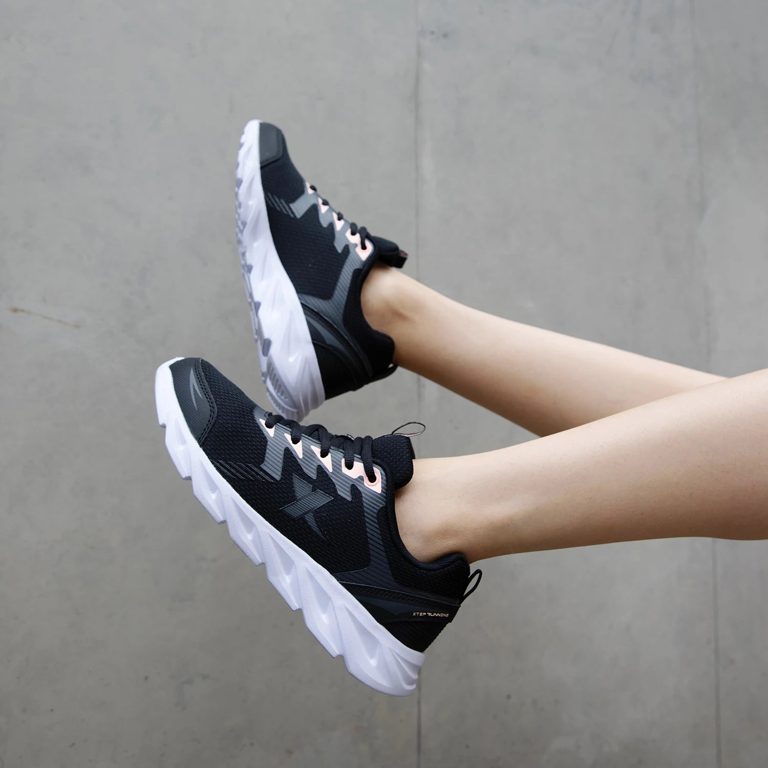 Xtep Damen Laufschuhe Verschleißfeste Freizeit-Sportschuhe Für Damen Winter Tennis Sneaker Damen Weiß 879318110073