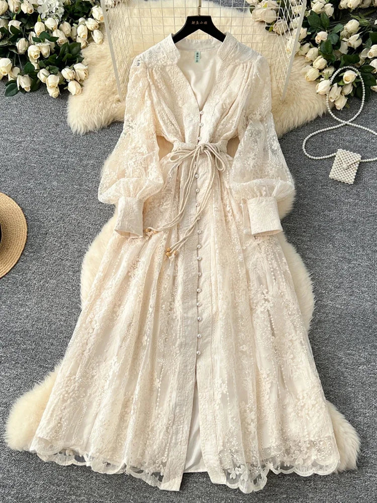 Frühlings-Herbst Französisches High-End Damenkleid Neue Spitze Stickerei V-Ausschnitt Laternenärmel Einreiher Party Geburtstagskleid C192