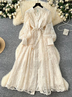 Frühlings-Herbst Französisches High-End Damenkleid Neue Spitze Stickerei V-Ausschnitt Laternenärmel Einreiher Party Geburtstagskleid C192