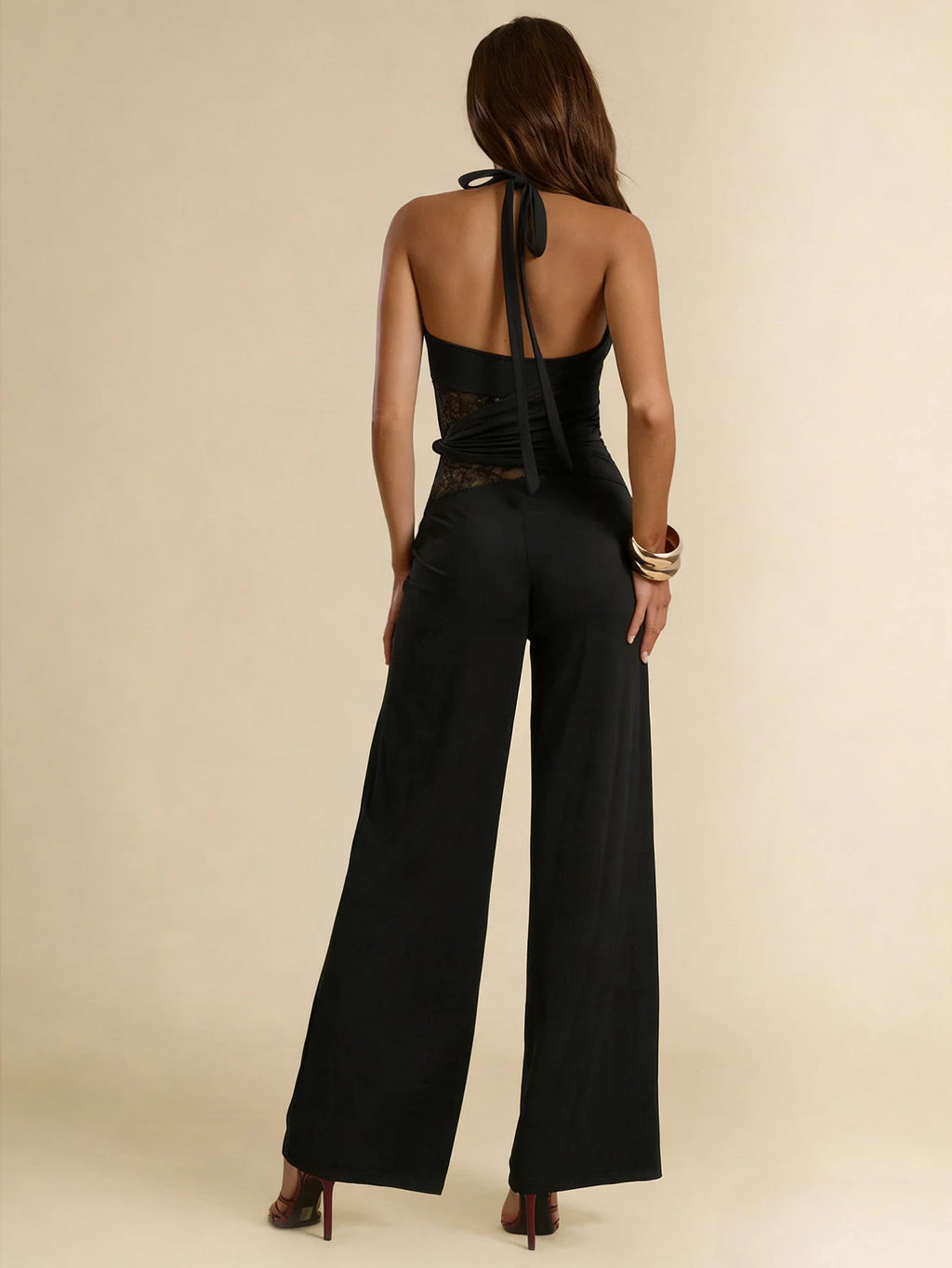 Damen Schwarzer sexy Neckholder-Jumpsuit Ärmelloser V-Ausschnitt Spitzen-Panel Tailliert Weiter Bein Romper Mode Frühling Sommer Party Jumpsuit