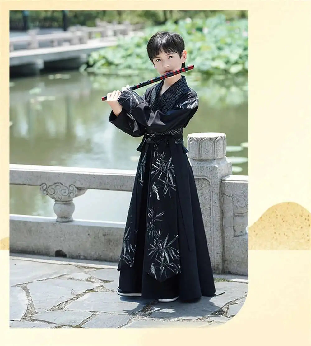Gut aussehende Jungen Verbesserter Hanfu Orientalischer chinesischer Stil High-End Tang Anzug Kinderauftritt Schwertkämpfer Traditionelles altes Kostüm