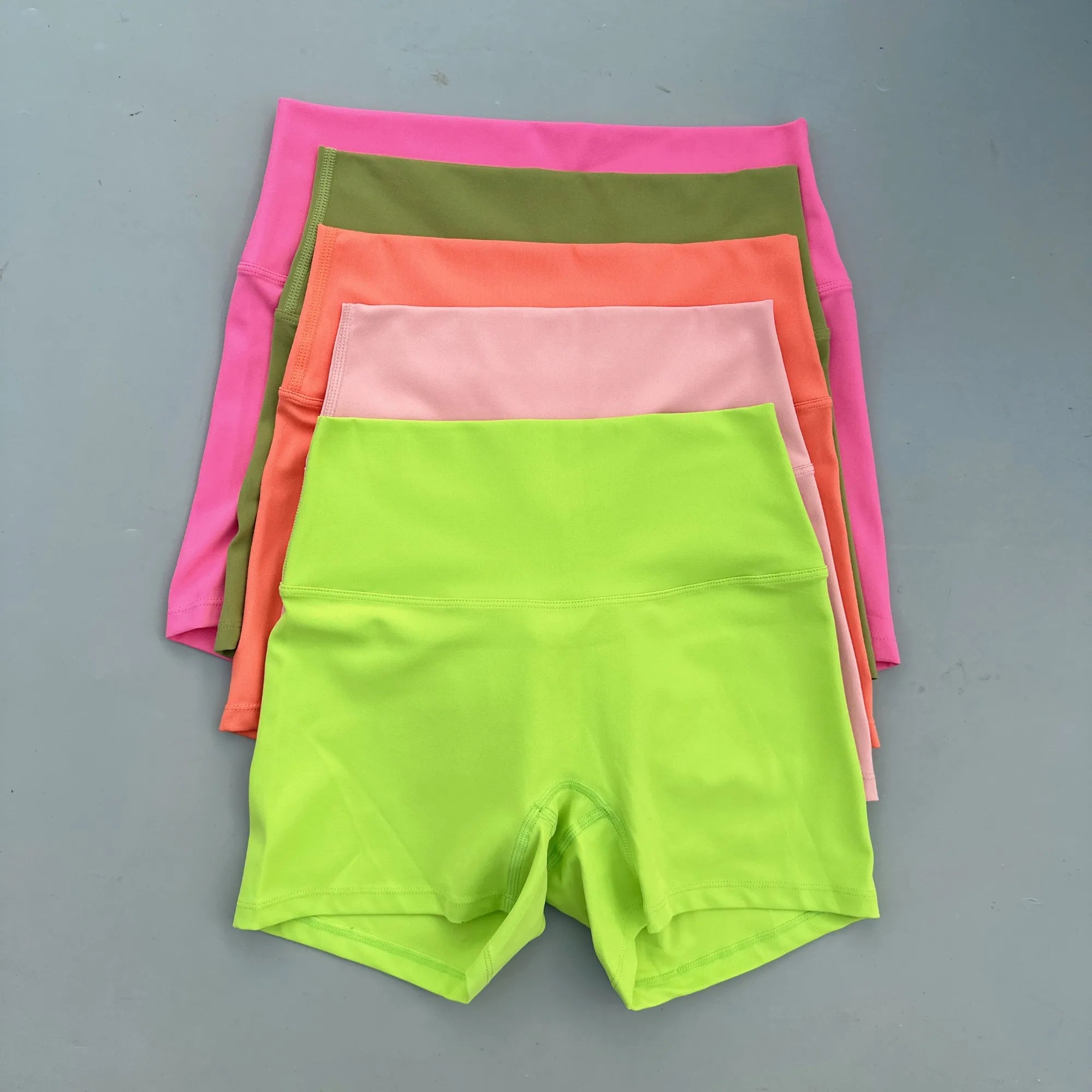 Sexy einfarbige Damen-Fitness-Sportshorts, hohe Taille, athletische Yoga-Shorts, Bein-Radfahren, umfassendes Training, Jogging, Squat-Proof