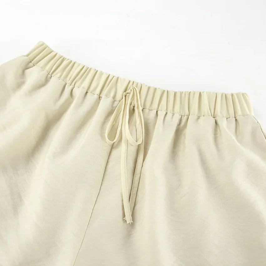 Freizeit-Shorts Zweiteiler für Damen Rüschen Lockerer Bindeträger-Top Einfaches Shorts-Set OL Office Lady Sommer Damen Shorts Anzug