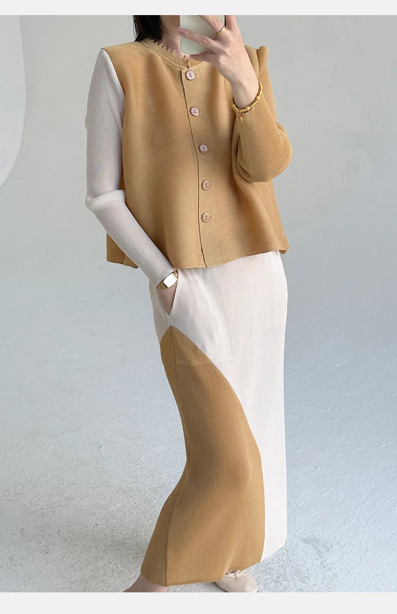 Khaki Beige Plissierte Rundhals-Knopfweste & Plissierter Color-Block-Rock Zweiteiler Fließendes Co-ord Set Minimalistisch Chic Trendy Täglich 2026